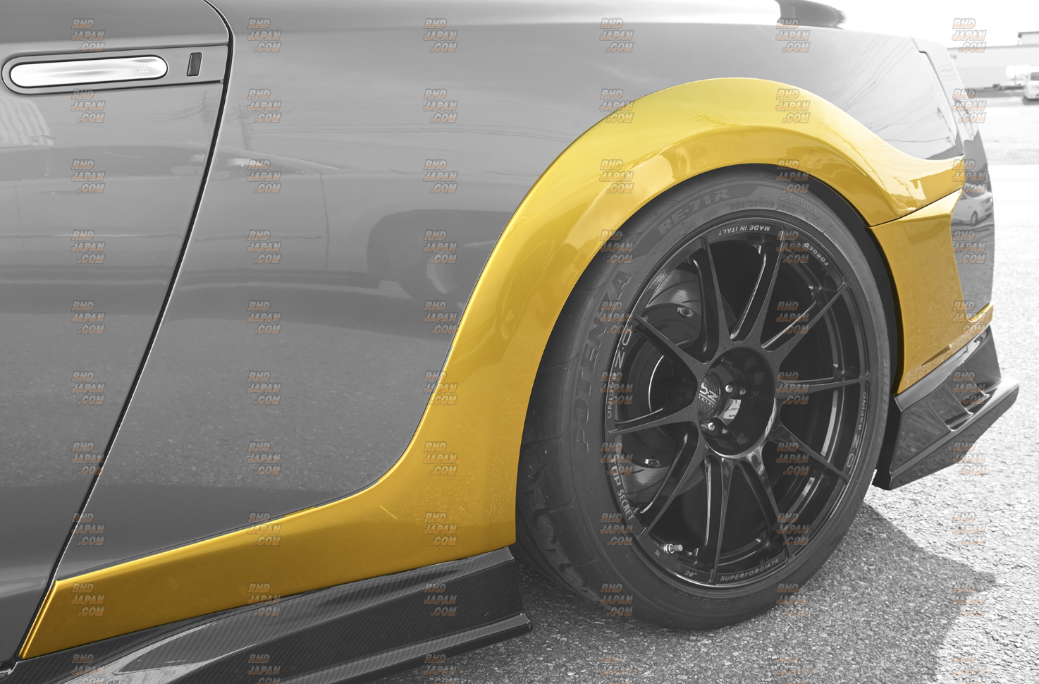 Top Secret Rear Over Fender Carbon - GT-R R35 from MY17 - RHDJapan
